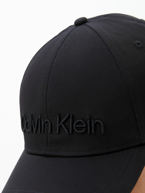 Мужская бейсболка CALVIN KLEIN CALVIN EMBROIDERY BB CAP, Артикул K50K505737, черный | 2358089. Ракурс 3 Мужская бейсболка CALVIN KLEIN CALVIN EMBROIDERY BB CAP, Артикул K50K505737, черный | 2358089. Ракурс 3