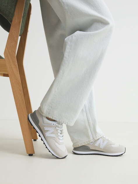 Женские кроссовки NEW BALANCE 574, Артикул WL574, молочно-бежевый | 2837060. Ракурс 2 Женские кроссовки NEW BALANCE 574, Артикул WL574, молочно-бежевый | 2837060. Ракурс 2