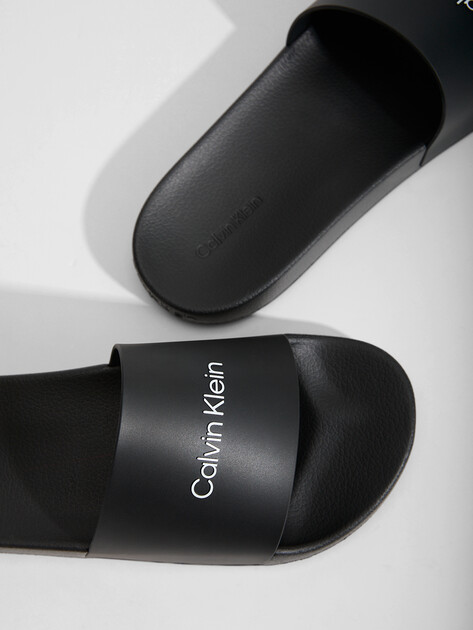 Мужские сланцы CALVIN KLEIN POOL SLIDE, Артикул HM0HM00455, черный | 2846184. Ракурс 3 Мужские сланцы CALVIN KLEIN POOL SLIDE, Артикул HM0HM00455, черный | 2846184. Ракурс 3