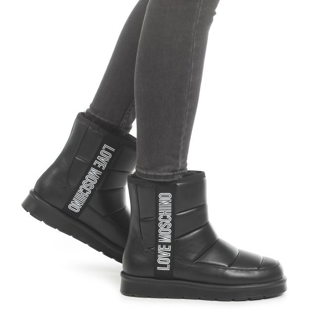 Женские угги LOVE MOSCHINO WINTER BOOT, Артикул JA24103H, черный | 3030603. Ракурс 4