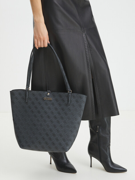 Женский тоут GUESS ALBY TOGGLE TOTE, Артикул HWSA7455230, темно-серый | 3033430. Ракурс 2