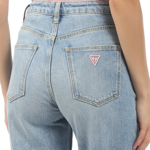 Женские джинсы мом GUESS MOM JEAN, Артикул W2YA21D4NH6, голубой | 3244596. Ракурс 3