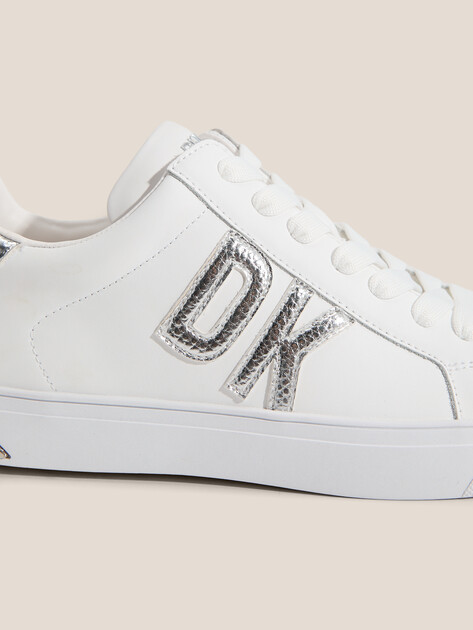 Женские кеды DKNY ABENI LACE UP SNEAKER, Артикул K1300916, белый | 3419538. Ракурс 3