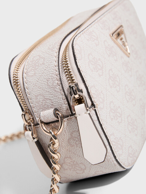 Женская сумка через плечо кросс-боди GUESS NOELLE CROSSBODY CAMERA, Артикул HWBD7879140, бледно-серый | 3465733. Ракурс 3 Женская сумка через плечо кросс-боди GUESS NOELLE CROSSBODY CAMERA, Артикул HWBD7879140, бледно-серый | 3465733. Ракурс 3