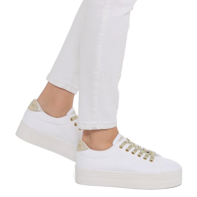 No name plato sneaker best sale