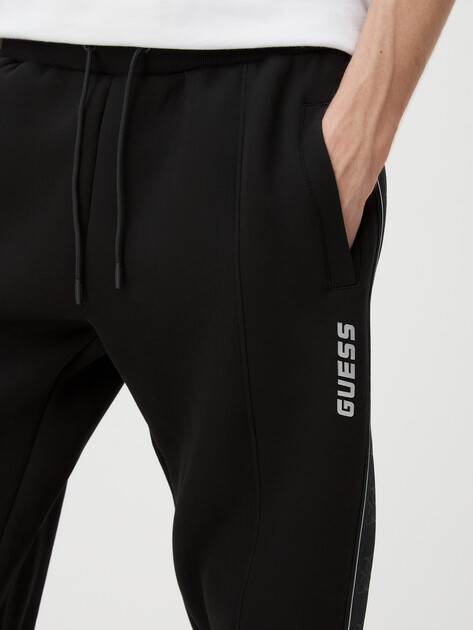 Мужские брюки GUESS MICKEY CUFF PANT, Артикул Z2YB09KB3P2, черный | 3532189. Ракурс 3 Мужские брюки GUESS MICKEY CUFF PANT, Артикул Z2YB09KB3P2, черный | 3532189. Ракурс 3