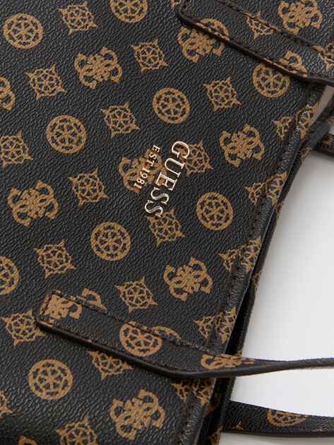 Женский тоут GUESS VIKKY TOTE, Артикул HWPQ6995280, темно-коричневый | 3568766. Ракурс 4