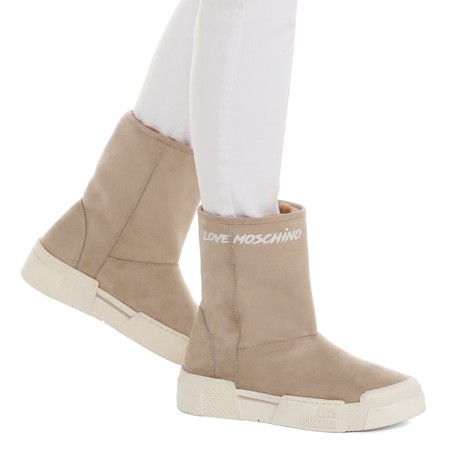 Женские угги LOVE MOSCHINO NEW TASSEL, Артикул JA15785H, бежевый | 3600844. Ракурс 4