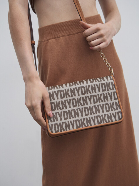 Кросс-боди DKNY MD FLAP CROSSBODY, Артикул R33E2Y33, светло-коричневый | 3735701. Ракурс 5 Кросс-боди DKNY MD FLAP CROSSBODY, Артикул R33E2Y33, светло-коричневый | 3735701. Ракурс 5