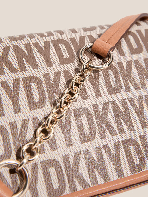 Кросс-боди DKNY MD FLAP CROSSBODY, Артикул R33E2Y33, светло-коричневый | 3735701. Ракурс 2 Кросс-боди DKNY MD FLAP CROSSBODY, Артикул R33E2Y33, светло-коричневый | 3735701. Ракурс 2