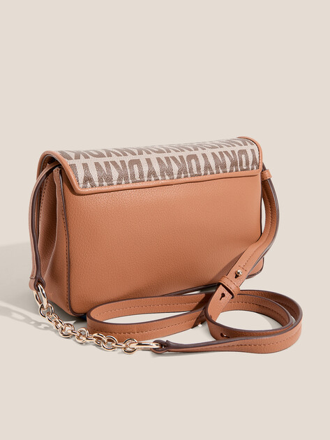 Кросс-боди DKNY MD FLAP CROSSBODY, Артикул R33E2Y33, светло-коричневый | 3735701. Ракурс 3 Кросс-боди DKNY MD FLAP CROSSBODY, Артикул R33E2Y33, светло-коричневый | 3735701. Ракурс 3