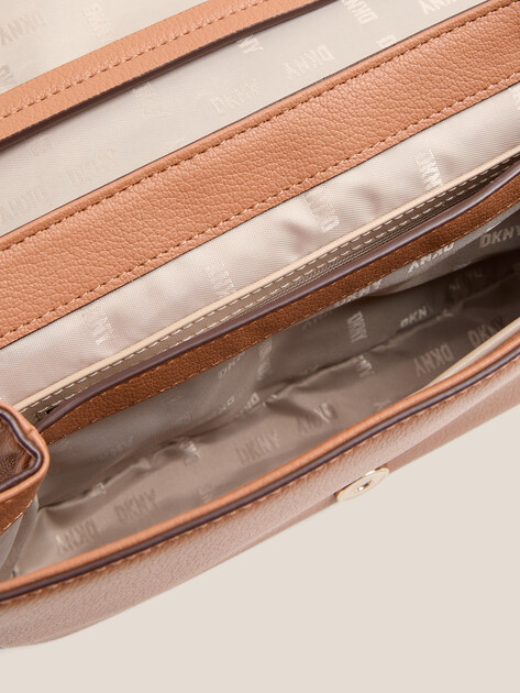 Кросс-боди DKNY MD FLAP CROSSBODY, Артикул R33E2Y33, светло-коричневый | 3735701. Ракурс 4 Кросс-боди DKNY MD FLAP CROSSBODY, Артикул R33E2Y33, светло-коричневый | 3735701. Ракурс 4