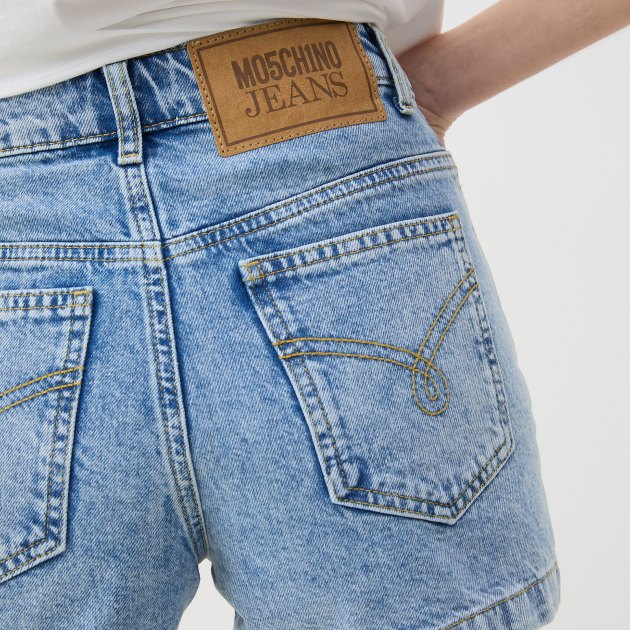 Женские шорты из денима MO5CH1NO JEANS DENIM, Артикул 0329, голубой | 3810303. Ракурс 3 Женские шорты из денима MO5CH1NO JEANS DENIM, Артикул 0329, голубой | 3810303. Ракурс 3