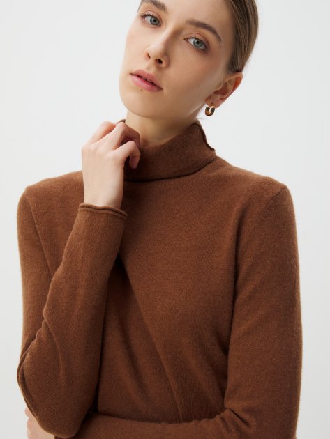 Женская водолазка MAISON DAVID, Артикул NZ2806, коричневый | 3839236. Ракурс 3