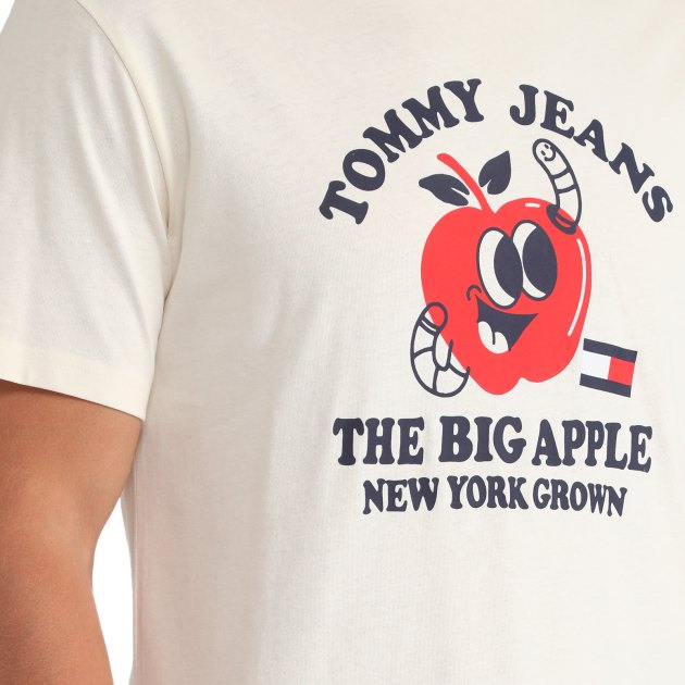 Мужская футболка TOMMY JEANS T-SHIRT, Артикул DM0DM16233, молочно-белый | 3861044. Ракурс 3