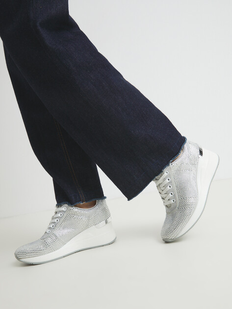 Женские кроссовки на танкетке TENDANCE, Артикул GLC4155-01, серебряный | 3894817. Ракурс 2