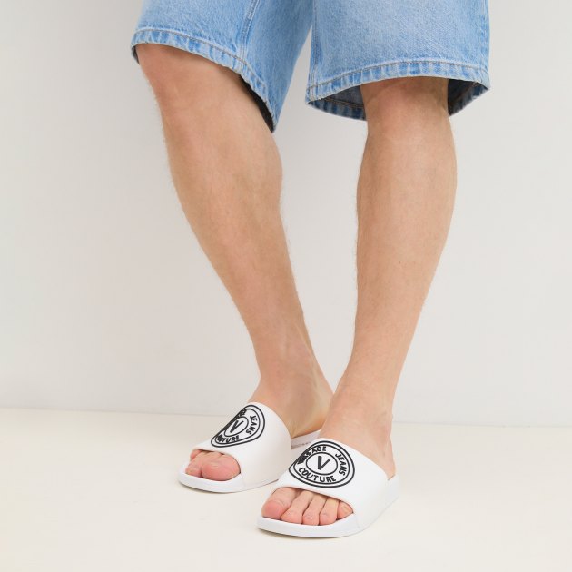 Мужские сланцы VERSACE JEANS COUTURE SLIDE, Артикул 76YA3SQ3, белый | 3904324. Ракурс 4