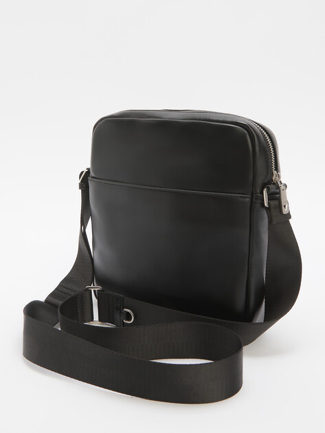 Мужская сумка через плечо GUESS MESTRE TOP ZIP CROSSBODY, Артикул HMMECAP4259, черный | 3914288. Ракурс 5 Мужская сумка через плечо GUESS MESTRE TOP ZIP CROSSBODY, Артикул HMMECAP4259, черный | 3914288. Ракурс 5