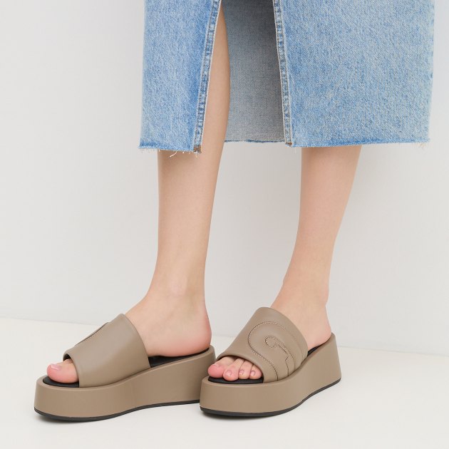 Сабо FURLA FURLA PIC NIC FLATFORM SANDAL T.65, Артикул YH85FPN, бежево-серый | 3940042. Ракурс 5 Сабо FURLA FURLA PIC NIC FLATFORM SANDAL T.65, Артикул YH85FPN, бежево-серый | 3940042. Ракурс 5