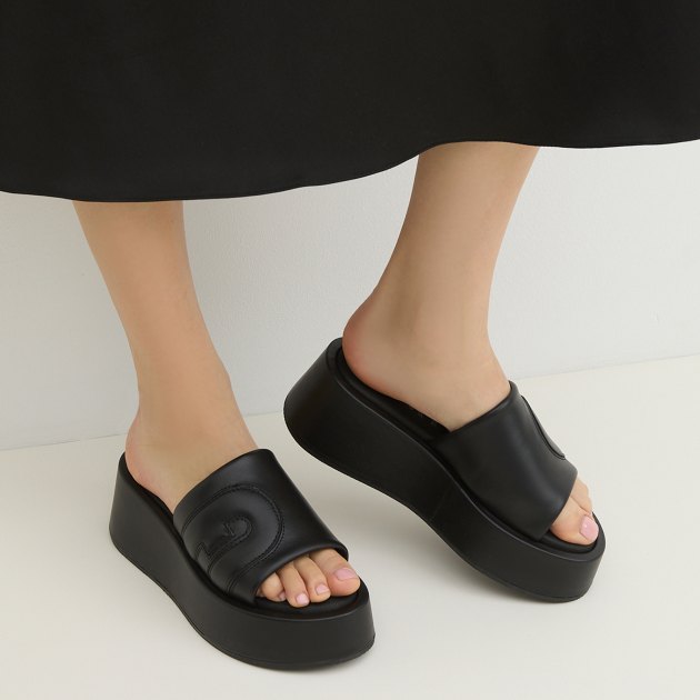 Сабо FURLA FURLA PIC NIC FLATFORM SANDAL T.65, Артикул YH85FPN, черный | 3940043. Ракурс 5