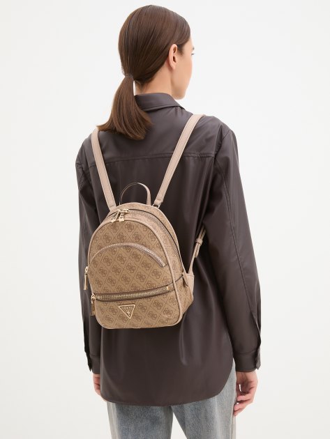 Женский рюкзак GUESS MANHATTAN BACKPACK, Артикул HWSG6994320, темно-бежевый | 3951134. Ракурс 2 Женский рюкзак GUESS MANHATTAN BACKPACK, Артикул HWSG6994320, темно-бежевый | 3951134. Ракурс 2