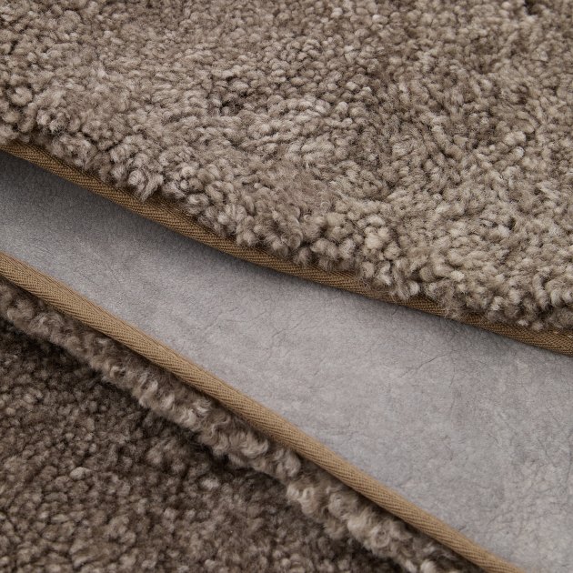 Ковер из натуральной овчины 2.5x2м MAISON DAVID, Артикул IM-RUG 2.5x2m, серо-коричневый | 4037008. Ракурс 2