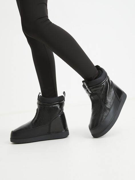 Женские дутики LOVE MOSCHINO SKI BOOT, Артикул JA24072G FW24, черный | 4061145. Ракурс 2