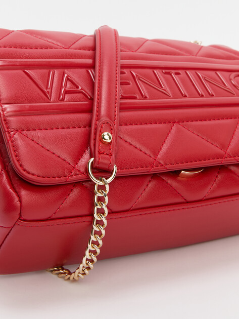 Женская сумка на плечо VALENTINO ADA, Артикул VBS51O05, рубиновый | 4070936. Ракурс 2 Женская сумка на плечо VALENTINO ADA, Артикул VBS51O05, рубиновый | 4070936. Ракурс 2