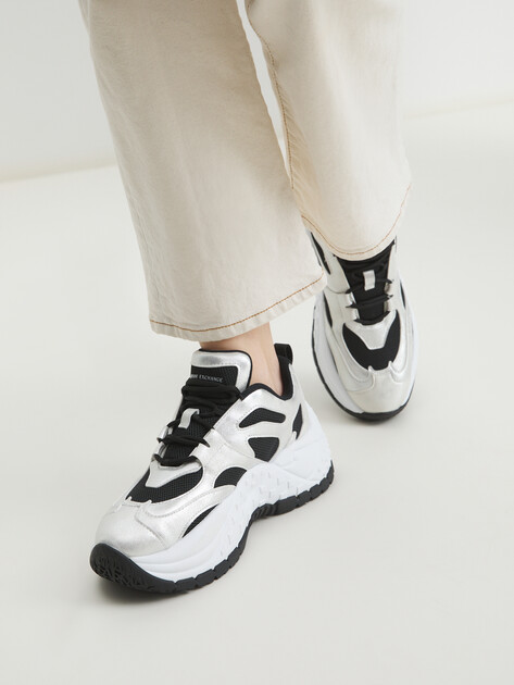 Женские кроссовки ARMANI EXCHANGE VEDDER, Артикул XDX120, серебряный | 4079325. Ракурс 2