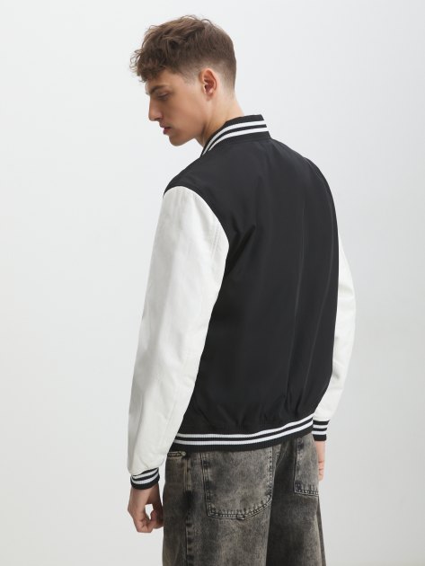 Мужской бомбер GUESS VERSITY BOMBER, Артикул M4YL11WG9S2, черный | 4082767. Ракурс 4