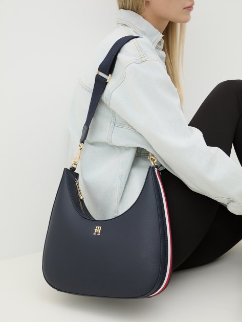 Женская сумка через плечо TOMMY HILFIGER TH ESSENTIAL SC CROSSOVER CORP, Артикул AW0AW16088, темно-синий | 4082869. Ракурс 2 Женская сумка через плечо TOMMY HILFIGER TH ESSENTIAL SC CROSSOVER CORP, Артикул AW0AW16088, темно-синий | 4082869. Ракурс 2