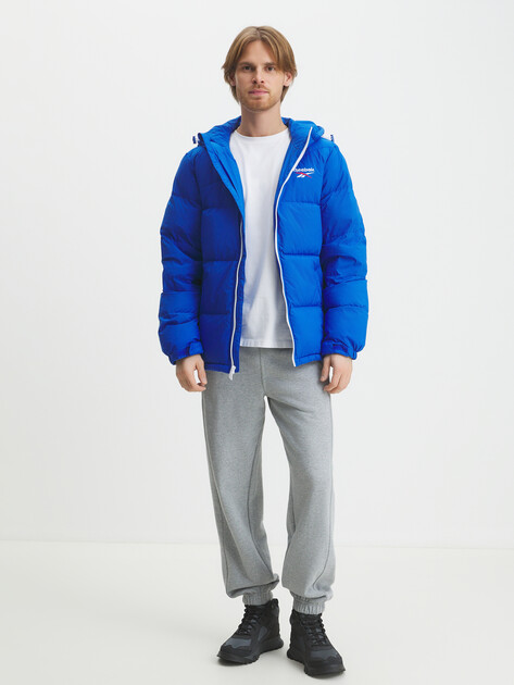 Мужской пуховик REEBOK Q4D STRETCH VECTOR PUFFER JACKET, Артикул OMRB1262VB, ярко-синий | 4085170. Ракурс 2
