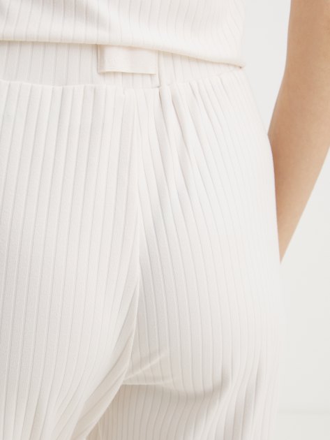 Женские домашние брюки GUESS SAMANTHA CUFFED PANTS, Артикул O3BB00KBXB2, белый | 4085240. Ракурс 3 Женские домашние брюки GUESS SAMANTHA CUFFED PANTS, Артикул O3BB00KBXB2, белый | 4085240. Ракурс 3