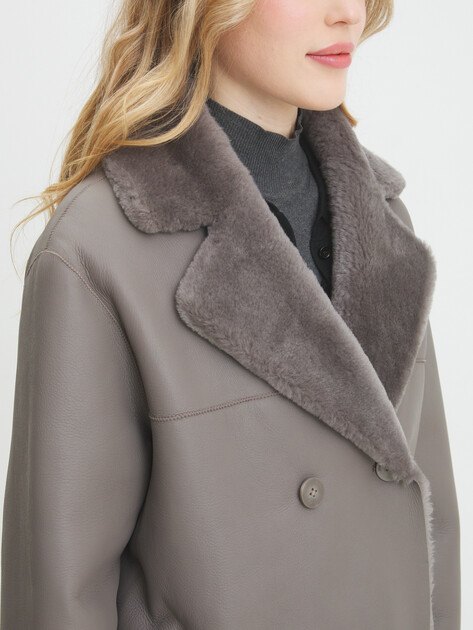 Женская дубленка MAISON DAVID, Артикул RV-W18, коричнево-серый | 4085317. Ракурс 3