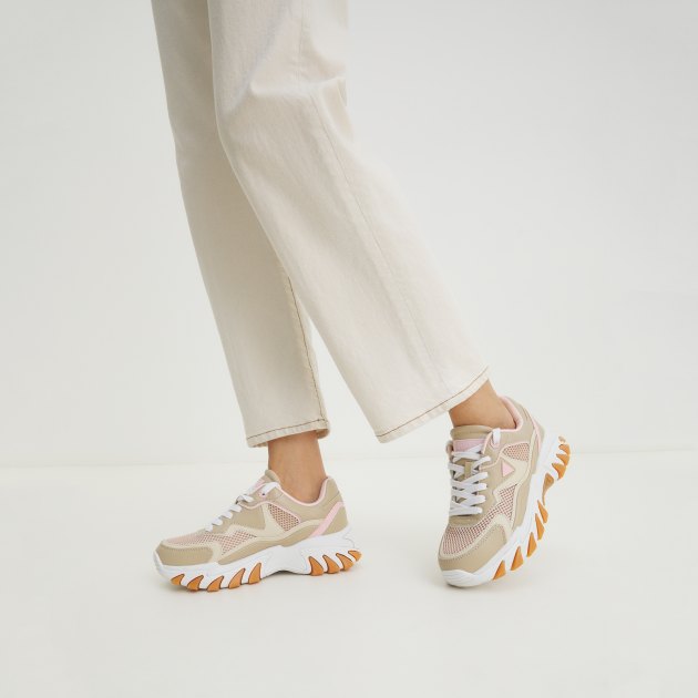 Женские кроссовки GUESS NOWAH, Артикул FLTNOWELE12, темно-бежевый | 4097266. Ракурс 2 Женские кроссовки GUESS NOWAH, Артикул FLTNOWELE12, темно-бежевый | 4097266. Ракурс 2