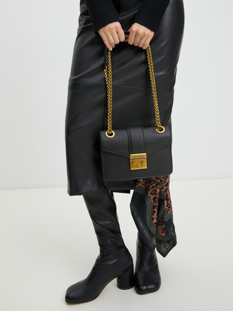 Кросс-боди JUST CAVALLI JC FOULARD ICONIC LEOPARD, Артикул 77RA4BI2, черный | 4107694. Ракурс 2 Кросс-боди JUST CAVALLI JC FOULARD ICONIC LEOPARD, Артикул 77RA4BI2, черный | 4107694. Ракурс 2