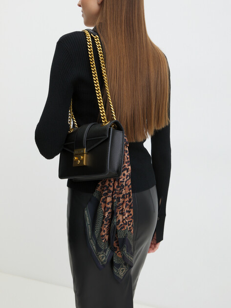 Кросс-боди JUST CAVALLI JC FOULARD ICONIC LEOPARD, Артикул 77RA4BI2, черный | 4107694. Ракурс 6 Кросс-боди JUST CAVALLI JC FOULARD ICONIC LEOPARD, Артикул 77RA4BI2, черный | 4107694. Ракурс 6