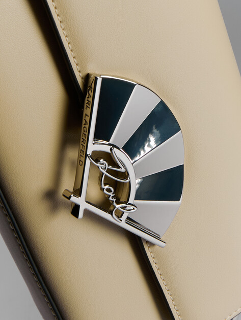 Кросс-боди KARL LAGERFELD k/signature fan sm crossbody, Артикул 240W3195, бежевый | 4112777. Ракурс 3