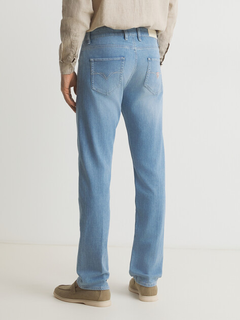 Мужские джинсы GUESS RODEO, Артикул M4GA31D4WP4, голубой | 4121318. Ракурс 4 Мужские джинсы GUESS RODEO, Артикул M4GA31D4WP4, голубой | 4121318. Ракурс 4