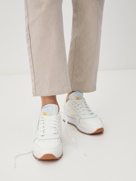 Женские кроссовки REEBOK CLASSIC LEATHER, Артикул CLASSIC LEATHER, молочно-белый | 4123660. Ракурс 2