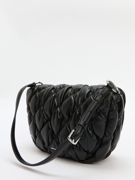 Женский сэдл KARL LAGERFELD k/signature kuilt flap shb, Артикул 246W3006, черный | 4125178. Ракурс 4