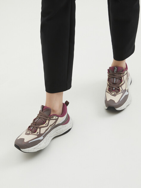 Женские кроссовки FILA VIBE WNTR W, Артикул VIBE WNTR W, светло-бежевый | 4126742. Ракурс 2 Женские кроссовки FILA VIBE WNTR W, Артикул VIBE WNTR W, светло-бежевый | 4126742. Ракурс 2