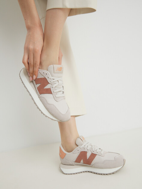 Женские кроссовки NEW BALANCE 237, Артикул WS237, пыльно-бежевый | 4169526. Ракурс 2