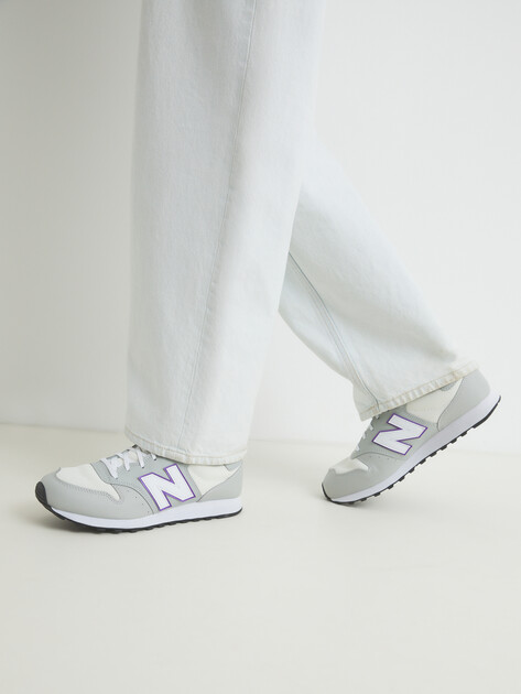 Женские кроссовки NEW BALANCE 500, Артикул GW500, светло-серый | 4169633. Ракурс 2