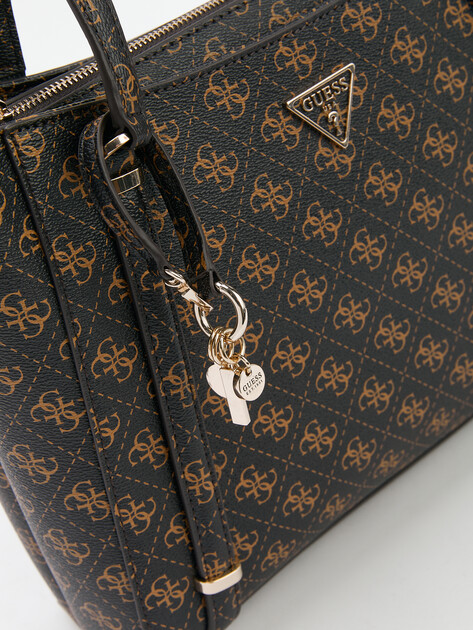 Женский тоут GUESS ECO ERICA ELITE TOTE, Артикул HWEQG951023, темно-коричневый | 4190244. Ракурс 3 Женский тоут GUESS ECO ERICA ELITE TOTE, Артикул HWEQG951023, темно-коричневый | 4190244. Ракурс 3