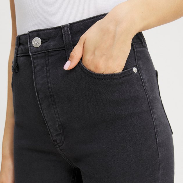 Женские джинсы скинни CALVIN KLEIN JEANS HIGH RISE SKINNY, Артикул J20J221584, черный | 4213620. Ракурс 3