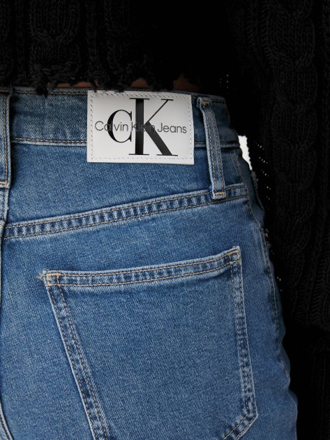 Женские джинсы мом CALVIN KLEIN JEANS MOM JEAN, Артикул J20J221588, светло-синий | 4213623. Ракурс 3