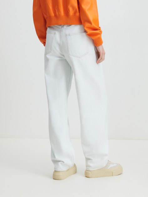 Женские широкие джинсы CALVIN KLEIN JEANS 90'S STRAIGHT, Артикул J20J222438, белый | 4213624. Ракурс 4 Женские широкие джинсы CALVIN KLEIN JEANS 90'S STRAIGHT, Артикул J20J222438, белый | 4213624. Ракурс 4