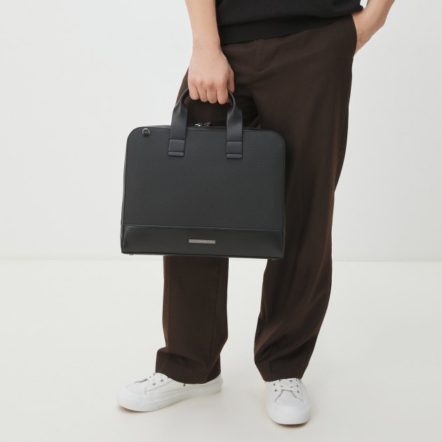 Мужская сумка для ноутбука CALVIN KLEIN MODERN BAR SLIM LAPT, Артикул K50K511246, черный | 4213627. Ракурс 2 Мужская сумка для ноутбука CALVIN KLEIN MODERN BAR SLIM LAPT, Артикул K50K511246, черный | 4213627. Ракурс 2