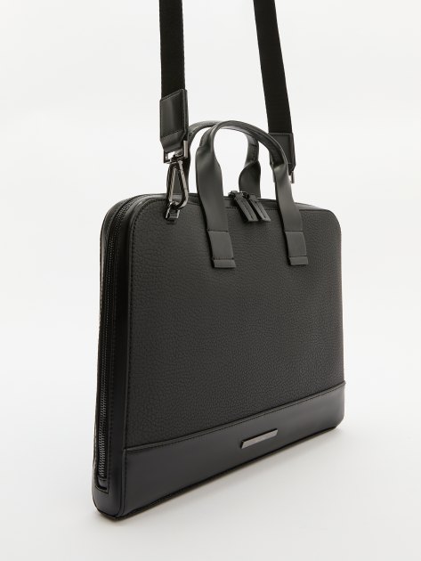 Мужская сумка для ноутбука CALVIN KLEIN MODERN BAR SLIM LAPT, Артикул K50K511246, черный | 4213627. Ракурс 3 Мужская сумка для ноутбука CALVIN KLEIN MODERN BAR SLIM LAPT, Артикул K50K511246, черный | 4213627. Ракурс 3